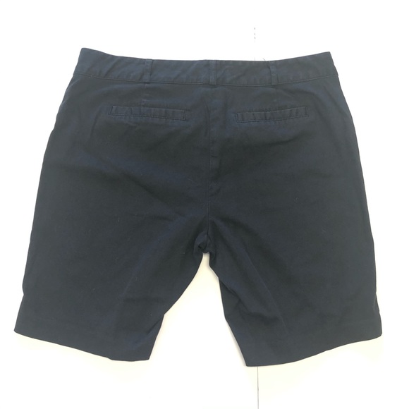 Michael Kors Front Zipper Pocket Detail Shorts - Picture 2 of 8